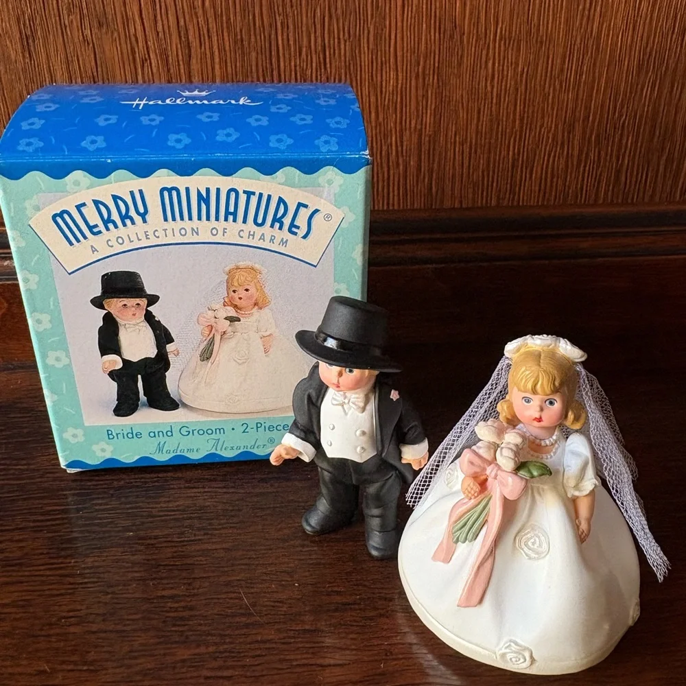Wedding Cake Topper: Bride and Groom